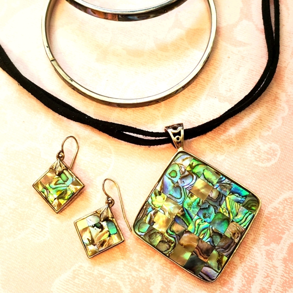 Coldwater Creek 5 piece abalone shell jewelry set